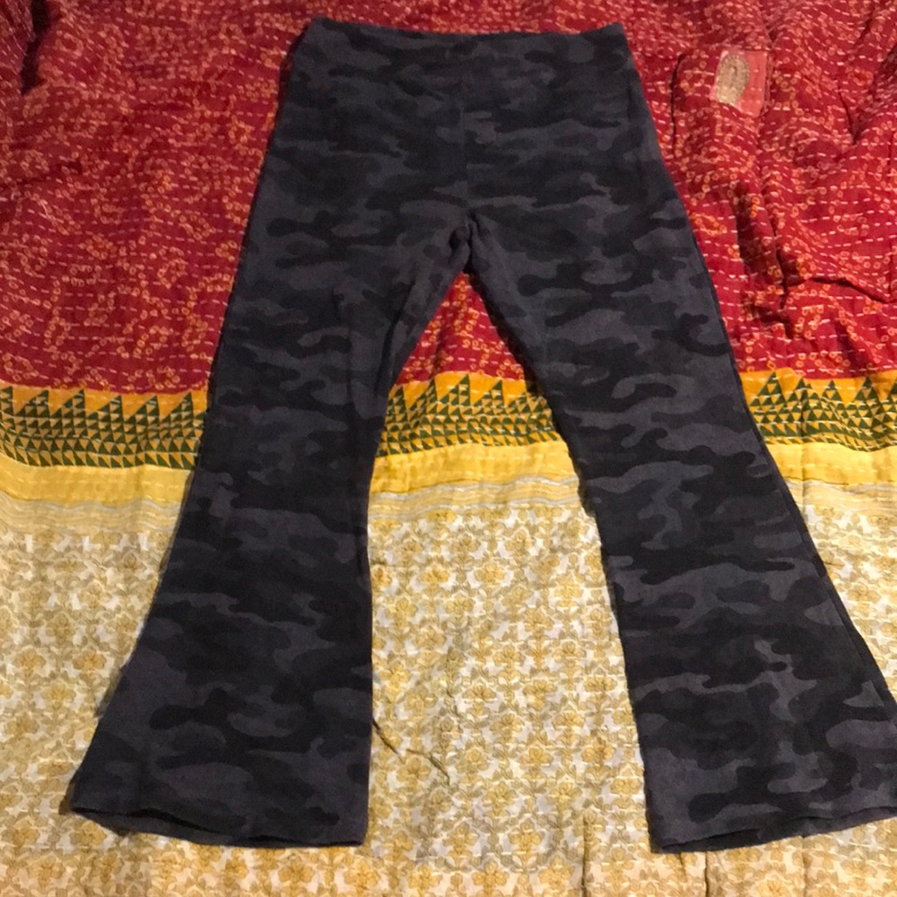 COPY - Cropped flare Sundry lounge pants size 3 (large)